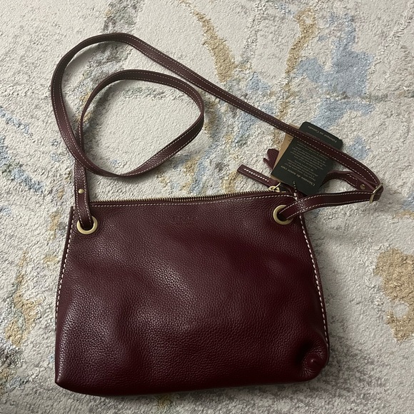 BNWT ROOTS leather crossbody bag - Picture 2 of 4